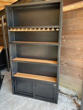 Arrière de comptoir design industriel