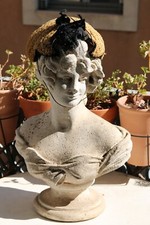 Demi Chapeau Liliane Paris paille orné de fleurs noires 1920