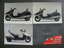 Série de 3 photos motos scooters HONDA CN 250 Spazio // 50