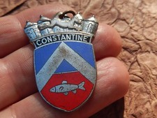 MEDAILLE EMAILLEE PORTE CLE CONSTANTINE ANCIEN BLASON BARBEAU CHEVAL BONDISSANT