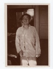 PHOTO snapshot amateur, avril 1945 Maurice Dupont à Sospel les yeux fermés