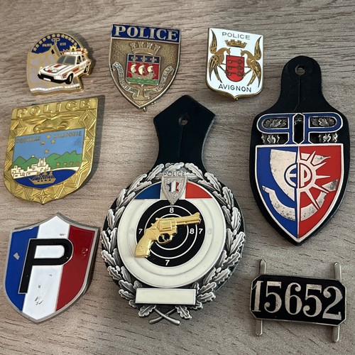Insignes police obsolètes - insignes,