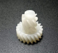 Attelage de remorque pivotant