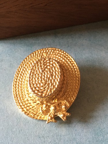Broche dorée chapeau - dorée,