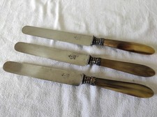 Lot 3 anciens Couteaux de table, manche en corne Coutellerie Supérieure Vintage