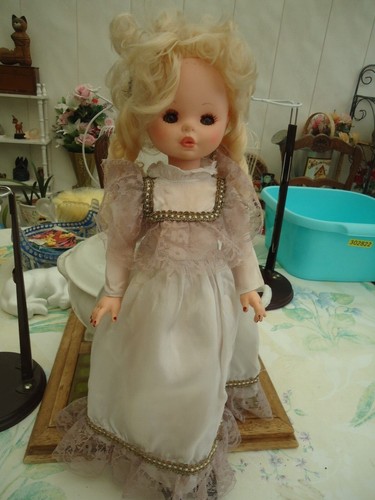 Ancienne poupee fiba habillee - poupee,