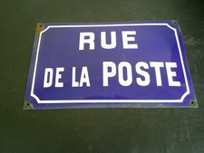 PLAQUE DE RUE EMAILLEE  LEGEREMENT BOMBEE MARQUEE : RUE DE LA POSTE
