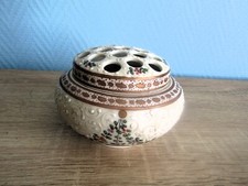 Pique fleur émaillé en porcelaine de limoges décor de chine signature chinoise