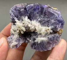 Fluorite violette fluorescente