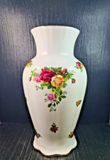 Royal Albert Vase En