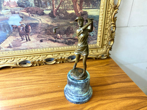 Sculpture dame golfeur en - dame,