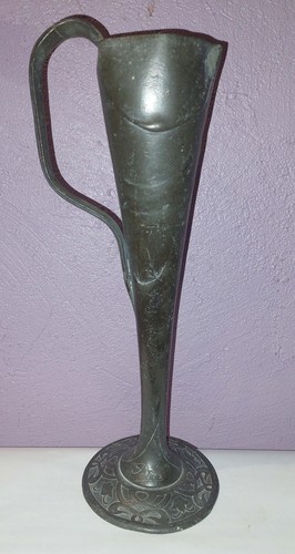 Vase aiguiere etain signe jean - etain,