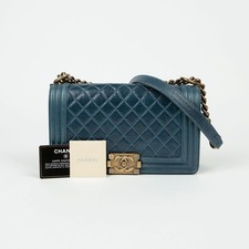 CHANEL Sac croisé medium Boy