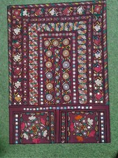 Ancien tissu brodé avec