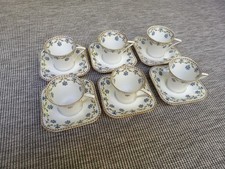 6 tasses et soucoupes