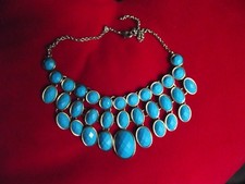 /? COLLIER style plastron ? /