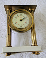 Pendule VEDETTE à quartz vert à aiguilles portique fonctionne