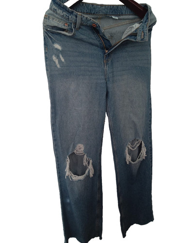 Jean troué à - , jambes