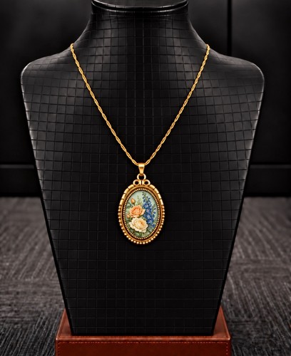 Collier pendentif ovale