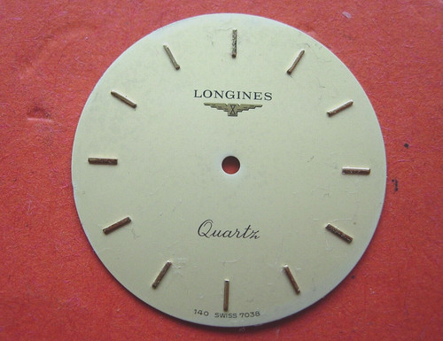 Cadran doré rond pour - rond, montre