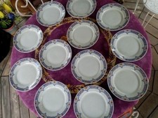 12 Assiettes Plates KG