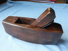 Outil Ancien petit rabot cintré bois de cormier marque "a la plane d'or" Maupeu