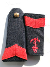 05452 lot 1 épaulette et 1