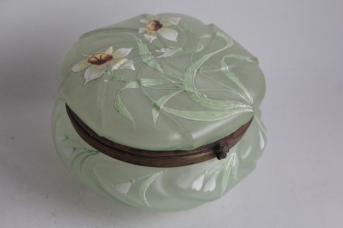 Bonbonnière verre émaillé