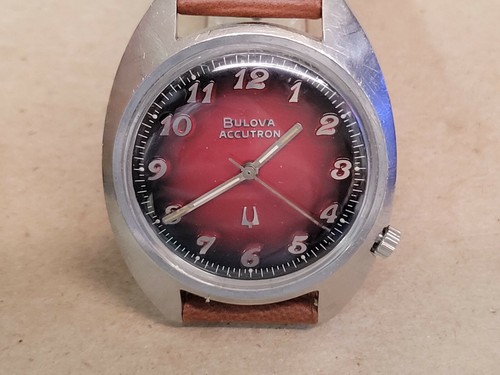 Bulova accutron black red - accutron,