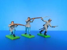 BRITAINS LTD : LE WESTERN  BEL ENSEMBLE DE 3 SOLDATS SUDISTES AU COMBAT