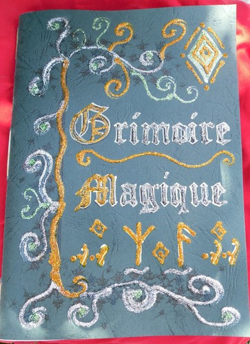 Grimoire livre des ombres - ombres, fait