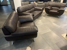 Canapé et fauteuils en cuir noir