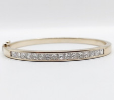 Bracelet jonc or blanc 18k et 2,38 carats de diamant taille princesse