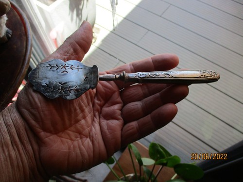 Ancienne cuillère dessert - ancienne,