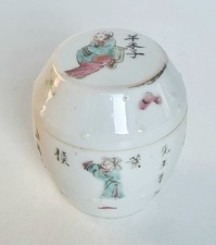 Petite boite ou pot couvert en porcelaine de Chine décor de personnages