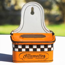 Ancienne boîte à allumettes en tôle émaillée orange à damiers signée B.B.