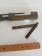 Cadenas chinois d'armoire de mariage en laiton antique