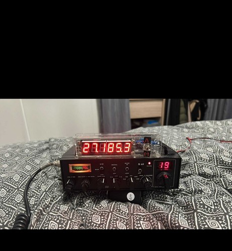 Frequencemetre led rouge - frequencemetre, rouge.
