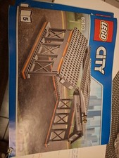 Légos City gros lot (commissariat, ferme, hélicoptères, train, tracteurs,..) 