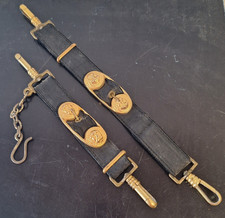 Suspendu au poignard