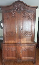 Buffet ancien XVIII ième  en chêne, finement décoré,  deux corps avec étagères