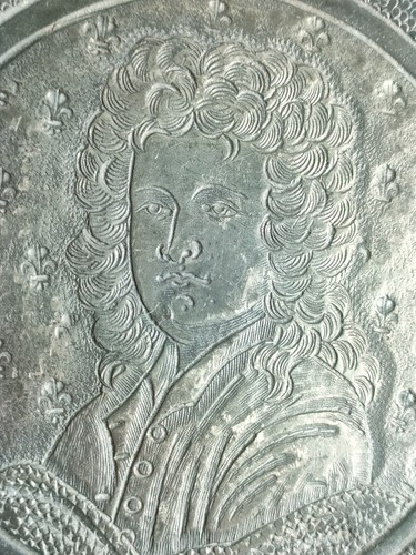 Ancien plat etain - etain, royaliste