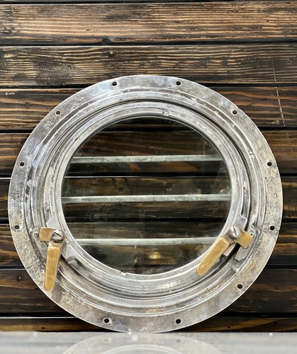 Ancienne fenêtre hublot - , en