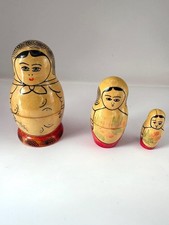 Poupée gigogne Matriochka. Poupées russes en bois peintes à la main de 1969