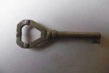 Clé Clef ancienne creuse /