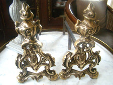 PAIRE DE CHENETS FIN XIX FACADE BRONZE ST ROCAILLE LOUIS XV PORTE BUCHE 36 CM