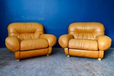 Paire de fauteuils club italiens tout confort design vintage et Italian Modern 