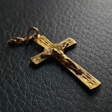 Croix crucifix très détaillé en laiton plaqué or Jésus Christ détails fins 