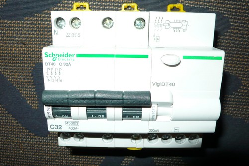Disjoncteur differentiel - disjoncteur,