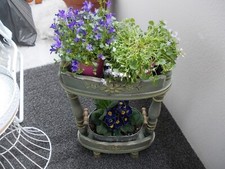 jardinière en bois peint sur pied avec son bac intérieur